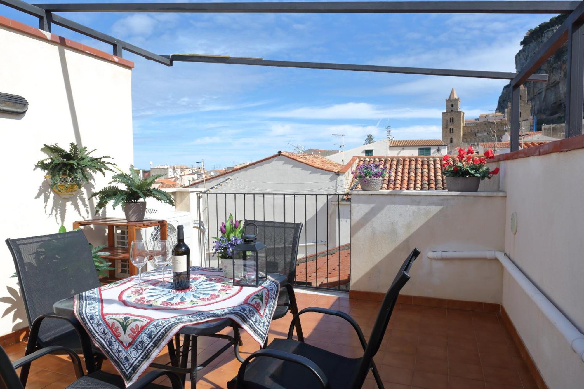 Terrazza Del Cortile - By Vacation Service Чефалу Екстериор снимка
